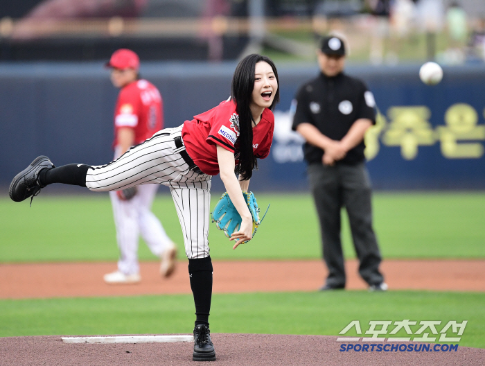 Tigers' real fan Artemis Hasl visited the championship for the second consecutive year and is honored to throw the first pitch
