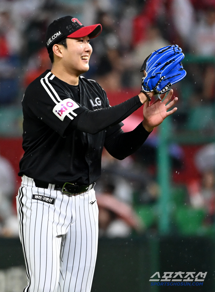 First time in the 2000s. Three native LG starters will try to win 10 games. Last year, we failed by a single stroke. We already won 876 games this year. 