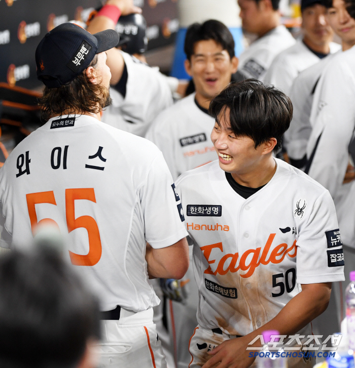 I have to return last month's sweep, right? Hanwha, I waited a month. Doosan 62, completely destroyed! a strong start to the three-game series