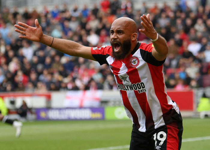 I miss both rabbits than Man U.K. liver...I don't even have tickets for the championship → Um-bye-mo  yokeres are all flying away