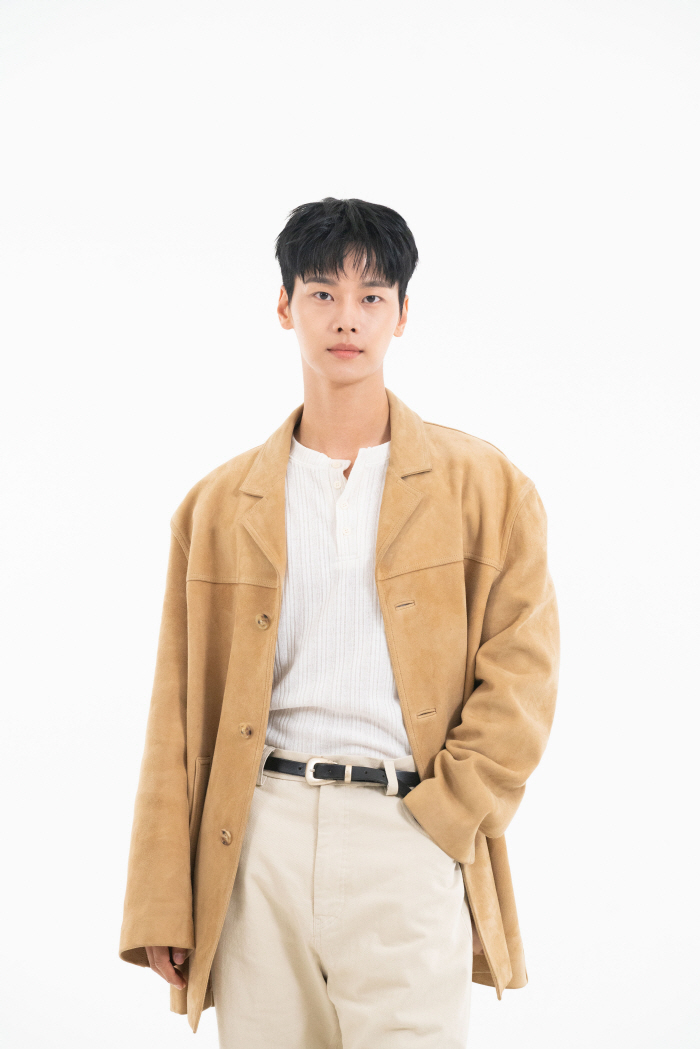  Cha Hak-yeon is the type who dedicates himself to his real girlfriend..Fresh love preference (Sun's song)