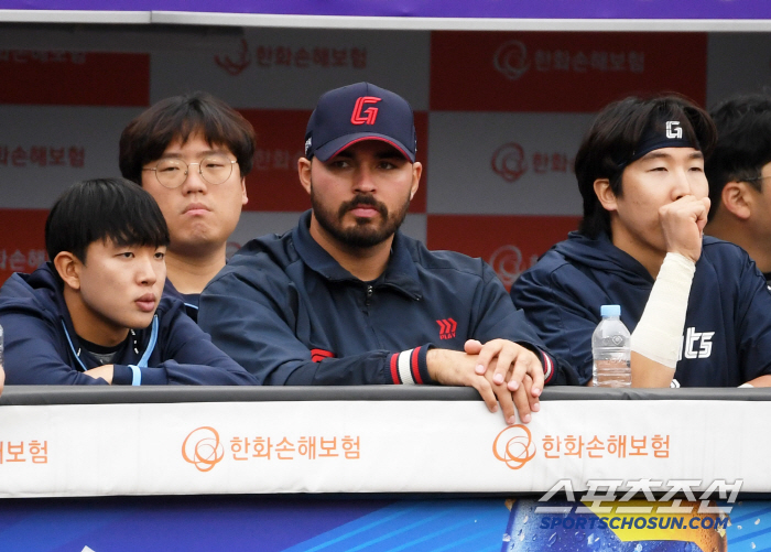 Is it meaningful to analyze the power? The overwhelming ball power Lotte's new ace looks forward to a soft landing, but the real concern is on the other side? 