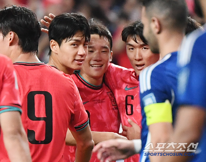 Jeon Jin-woo's A-match debut goal explosion → An average of 25.7 years old experiment with the best 11, Hong Myung-bo-ho led by 10...Son Heung-min on standby for the second half