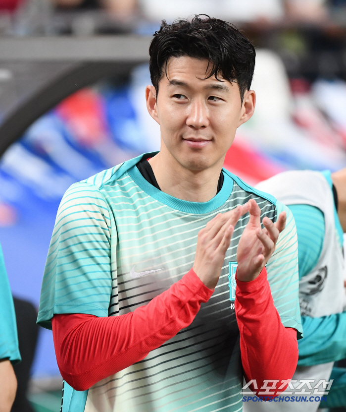Jeon Jin-woo's A-match debut goal explosion → An average of 25.7 years old experiment with the best 11, Hong Myung-bo-ho led by 10...Son Heung-min on standby for the second half