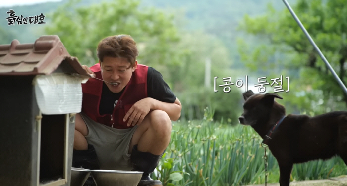 Kim Daeho, shocking dog food eating show..'I'll eat this'. Unexpected action