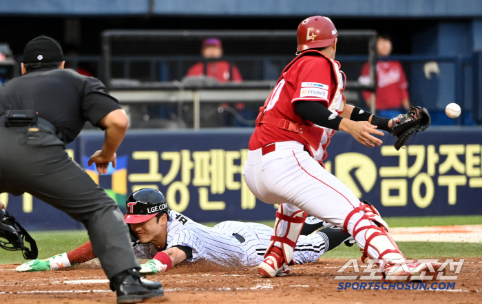 Kim Sung-wook's three hits and two RBIs in the butterfly effect, which was born by an error, reported a brilliant transfer. 1G difference with Samsung, which is ranked third in SSG. LG also gave Hanwha 0.5G car