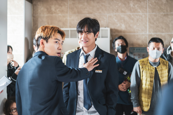 Lee Jung-ha, how did you become a masked fighter..One behind the scenes