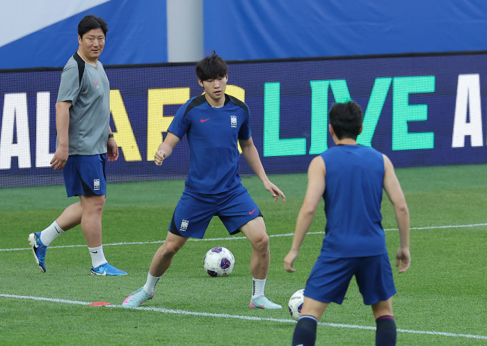 The lineup, which has become 25.7 years younger on average, is the starting line of the North Korea-China World Cup 