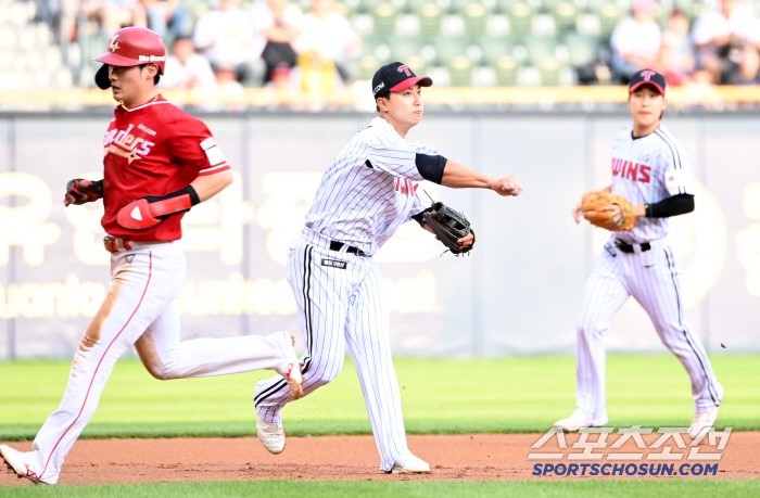 The misfortune caused by the error came up to the first team today, and the pitcher was hit by a pitch after the error. 3 extra runs despite taping fighting spirit. 