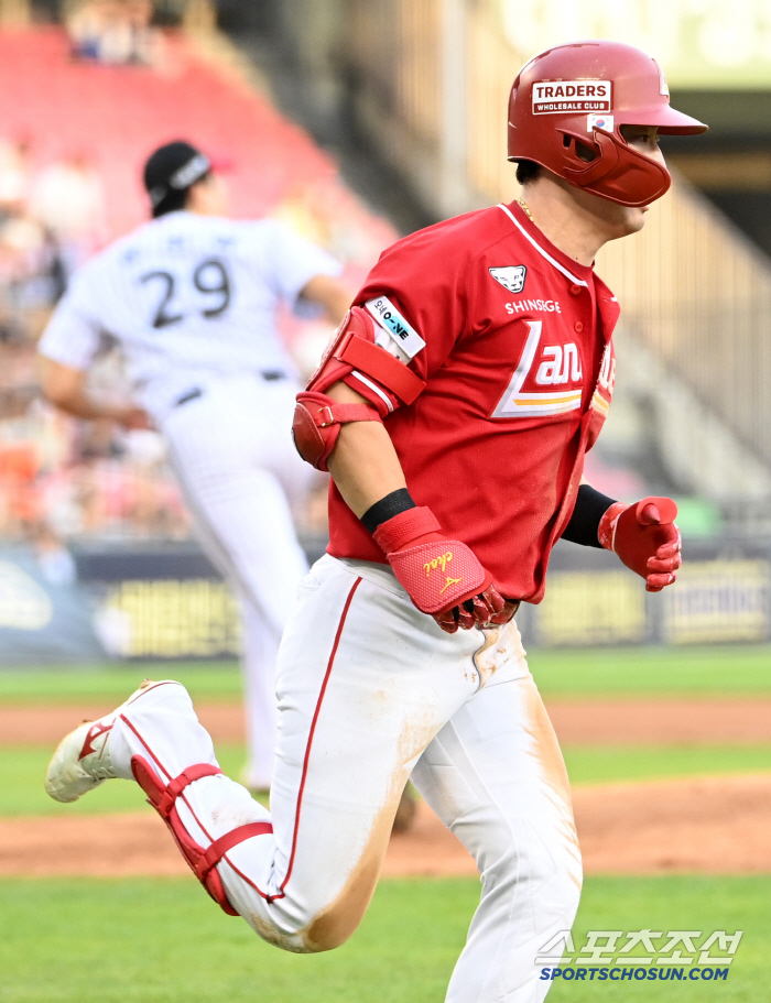 The misfortune caused by the error came up to the first team today, and the pitcher was hit by a pitch after the error. 3 extra runs despite taping fighting spirit. 