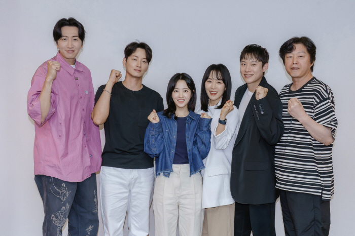  Disney 'Goldland' in which Park Bo-young and Kim Sung-chul confirmed Hyun-wook's casting...War of the Gold Bull of Desire