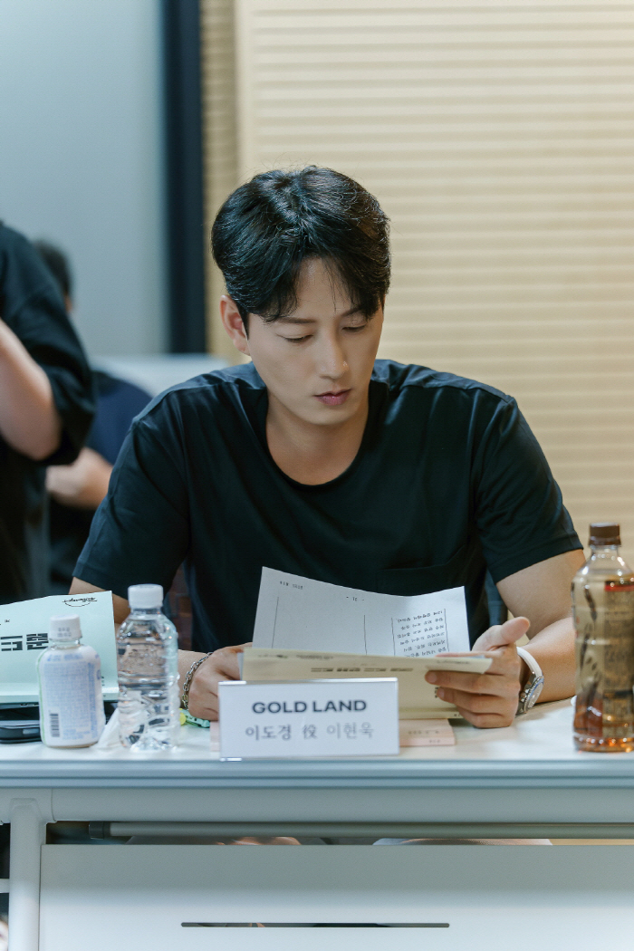 Disney Announces New Crime Thriller ‘Goldland’ Starring Park Bo-young