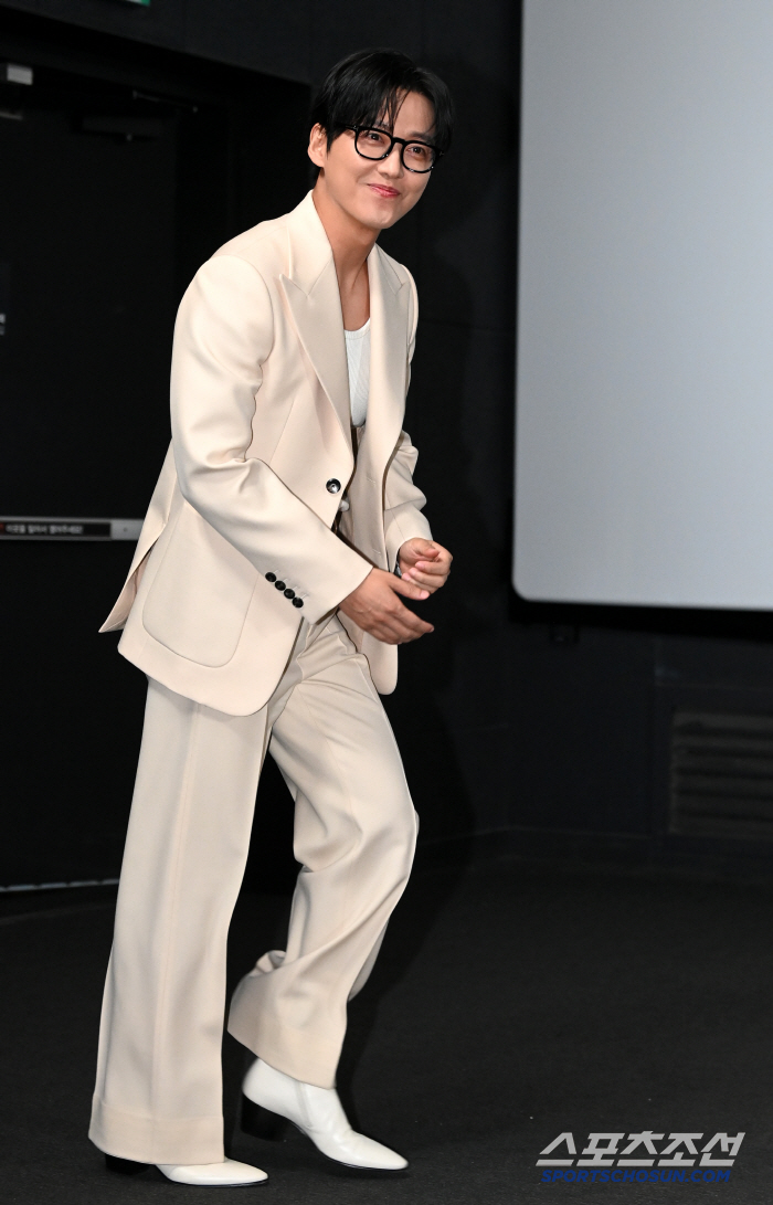  Nam Goongmin, brilliant white