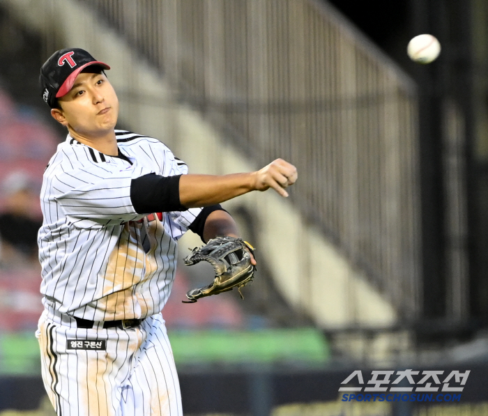 Throwing error → Loss → Direct hit by starting pitcher → Mistakes → Replacement. Instead of Oh Jihwan, there should be no trauma to the prospect that got the opportunity