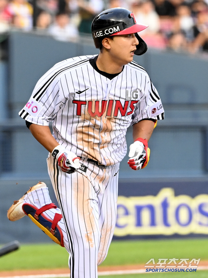 Throwing error → Loss → Direct hit by starting pitcher → Mistakes → Replacement. Instead of Oh Jihwan, there should be no trauma to the prospect that got the opportunity