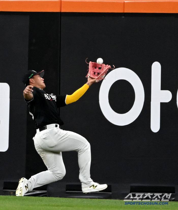 What a shock defeat to Park Se-woong, 18-hit dedication Lotte, and KT, which collapsed again for four consecutive losses 