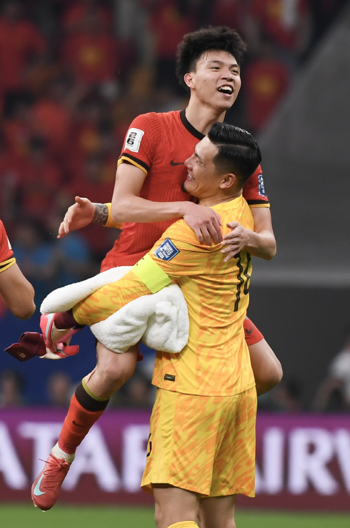 Are we going to the World Cup? Chinese Supernova Madness's Topic Ceremony...He's only 18 years old. Advocacy