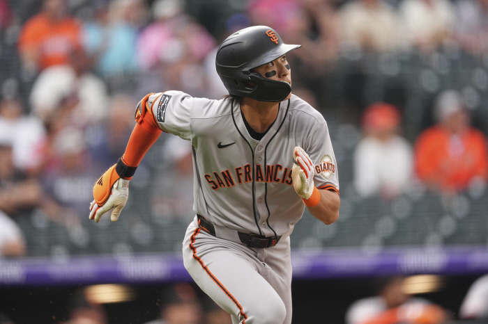  It's not going over! Lee Jung-hoo's first at-bat 126.5m triple explosion → SF 11 COL (3rd inning)