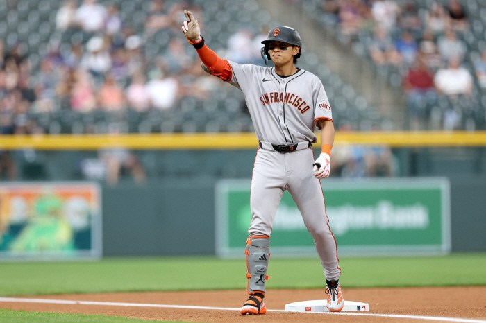  It's not going over! Lee Jung-hoo's first at-bat 126.5m triple explosion → SF 11 COL (3rd inning)
