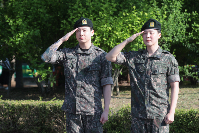 BTS Jimin Jungkook, ARMY cheering on the 11th, the military is not easy