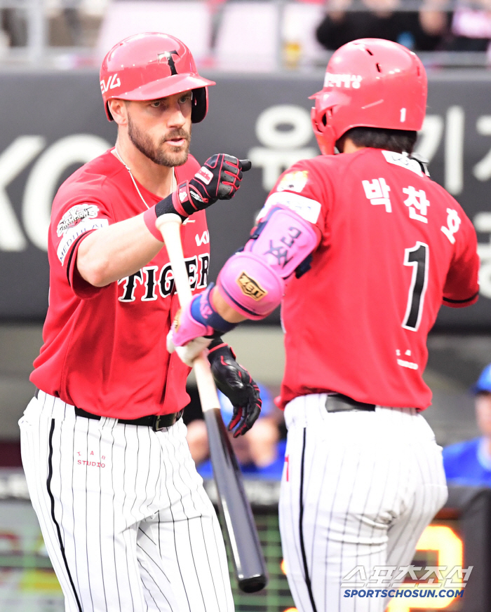 Choi Hyung-woo is the first KBO player! For the first time in the Tigers, Jeon Sang-hyun!KIA kept a fifty percent score Samsung 63 Overpowered 