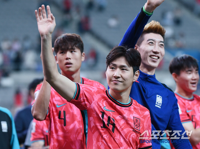 Director Hong Myung-bo said, 'Our boss, we play for Korea. Kangin's happiness.'