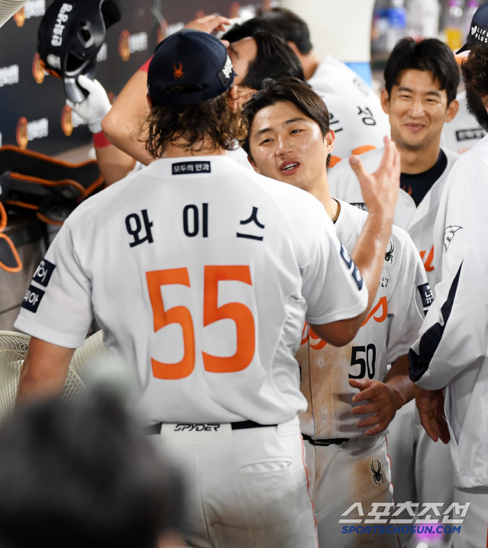 Fatal error of backup, how did the foreign pitcher care → Hanwha Weiss' mind full of fundamentals, that's baseball