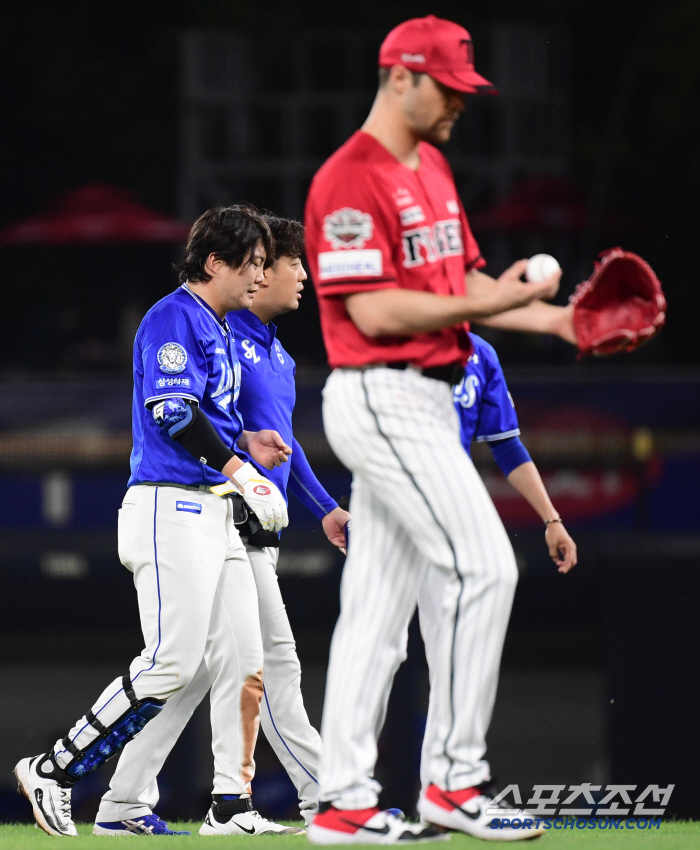 The four places are all different...Ryu Ji-hyuk's finger mystery. First of all, the starter is out