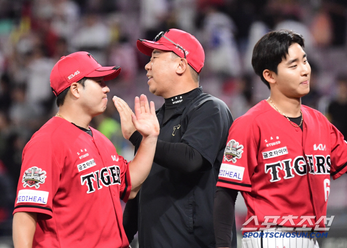 He even hit 9 innings of clean breathing and timely hit...Head coach, thumbs up! The master of the house did a good job and led the ball and the ball well