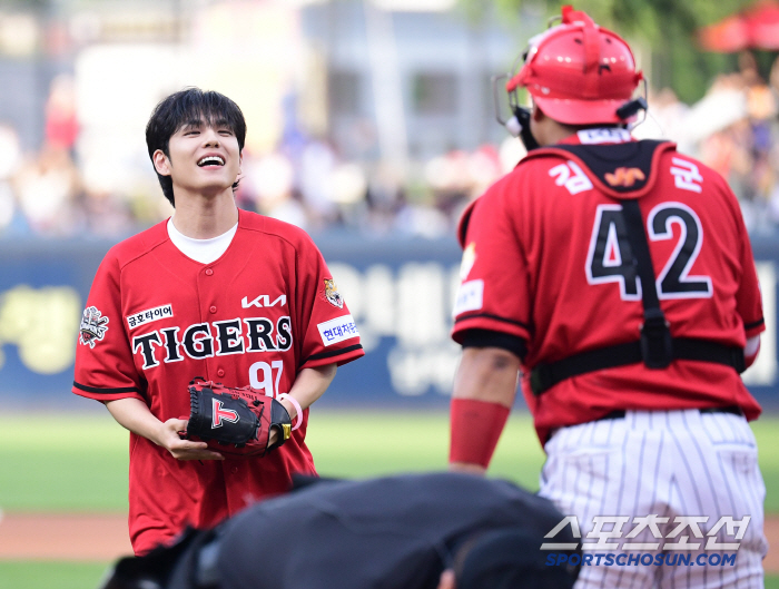 He even hit 9 innings of clean breathing and timely hit...Head coach, thumbs up! The master of the house did a good job and led the ball and the ball well