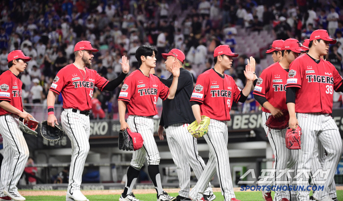 He even hit 9 innings of clean breathing and timely hit...Head coach, thumbs up! The master of the house did a good job and led the ball and the ball well