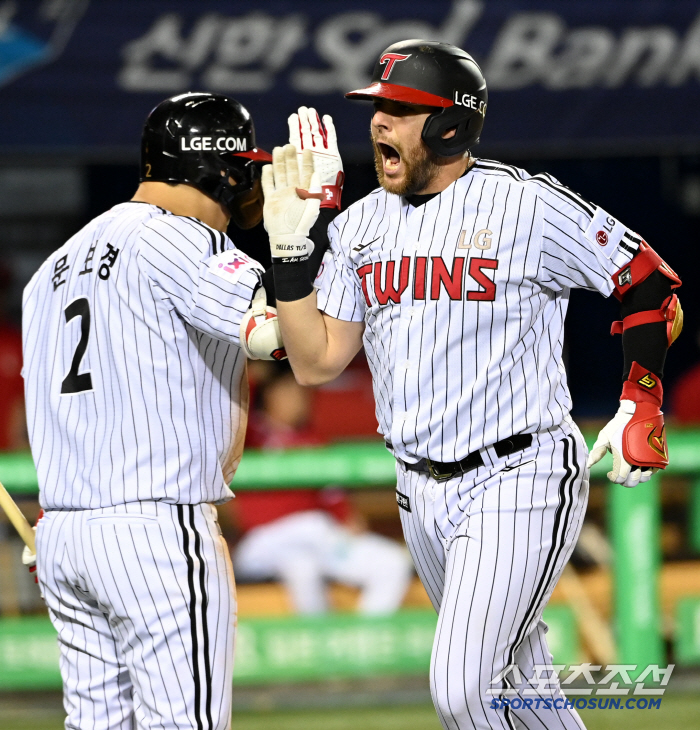 I won't lose 1st place! LG, which broke down the must-win group, shook off the chase of Hanwha and led the team Mercury 