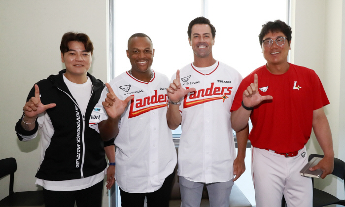 If I'm inducted into the Hall of Fame because the main character of PHI Fantastic 4, the strongest left-hander Hamels, is coming to Korea 