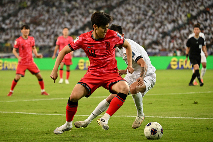 I'm so into Korea's ace! England's winning team's enthusiastic love call...Lee Kang-in will hold the transfer for a while → PSG is taking the lead