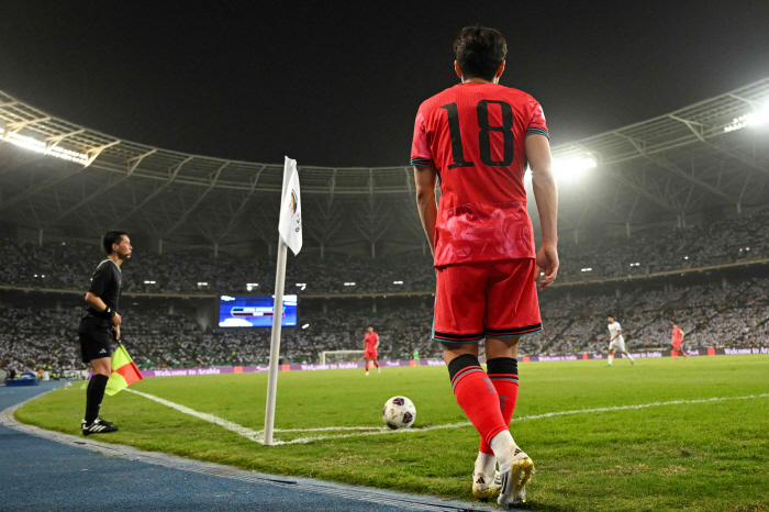 I'm so into Korea's ace! England's winning team's enthusiastic love call...Lee Kang-in will hold the transfer for a while → PSG is taking the lead