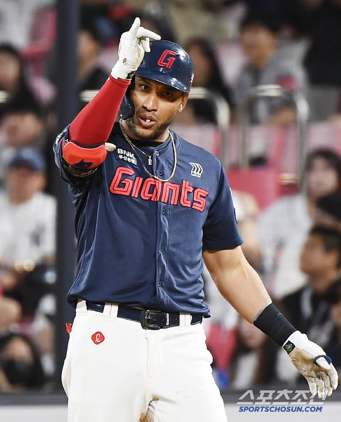 In the 8th episode of 'Promise,' Park Young-hyun broke down! Reyes' come-from-behind two-run final hit → Choi Jun-yong  Kim Won-joong's iron wall throw...A revenge match against KT 