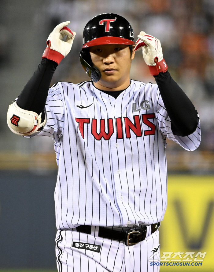 It's the limit now. The reason why the designated hitter should go out as third baseman at least once or twice a week as the fourth batter of knee pain