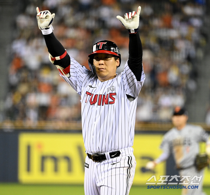 It's the limit now. The reason why the designated hitter should go out as third baseman at least once or twice a week as the fourth batter of knee pain