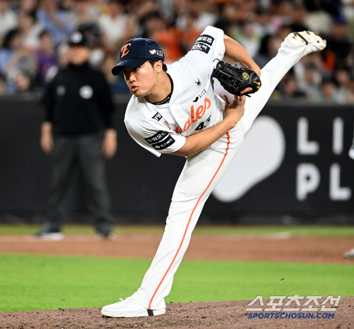 Jung Woo-joo, the special god of Hanwha, goes to the 2nd army! → Director Kim Kyung-moon's explanation is not because of the universe