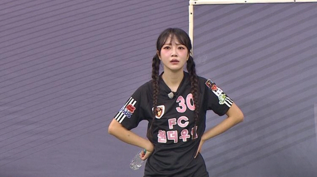 Kim So-hee, a former member of 'Produce 101,' debuted on 'Golgeori Girl'...A clash with FC Balladream