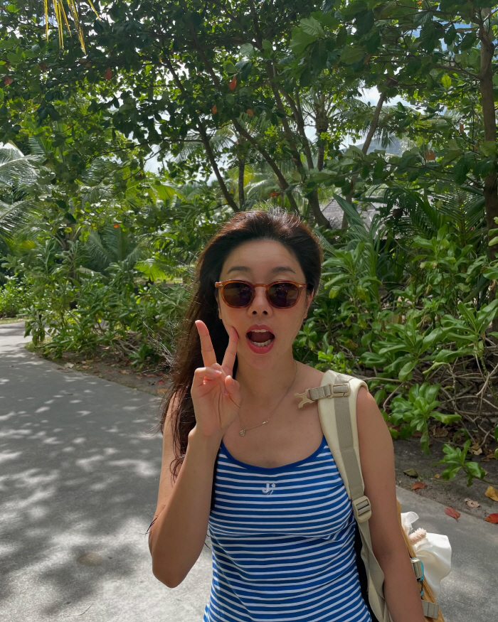 Lee Dongha ♥ Burnout, is this enough to burn? Red-cooked cheeks and bikini. 