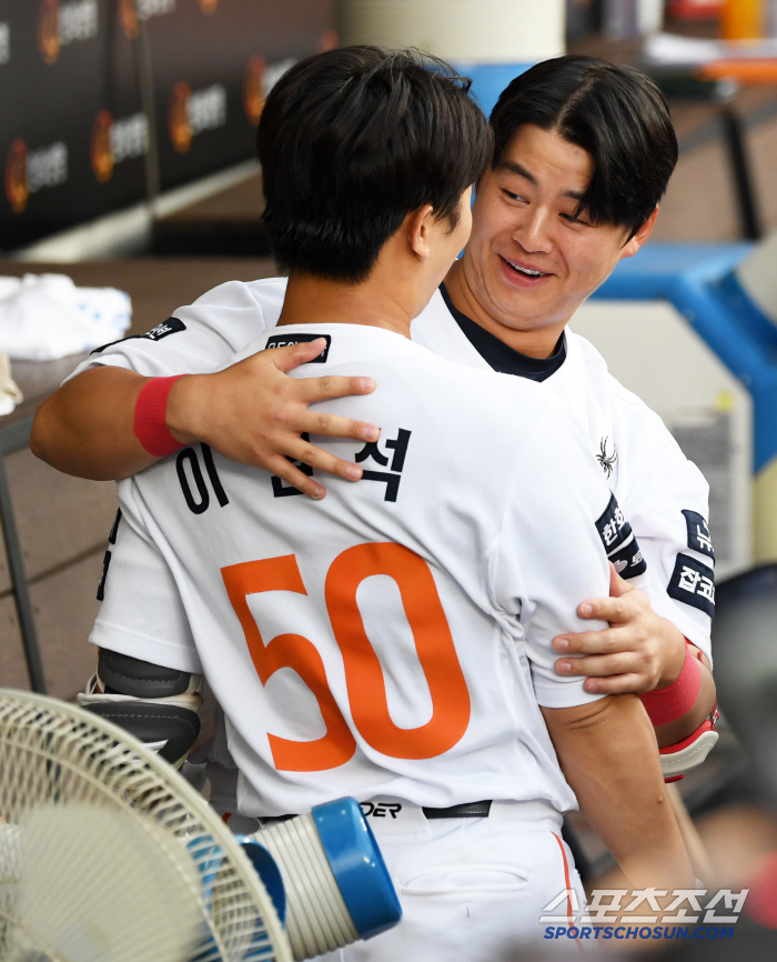 Lee Won-seok hit a grand slam! Hanwha Fireworks 15 hits! Doosan's 91st Saturday. 40 wins are in sight! Doosan has lost four games in a row