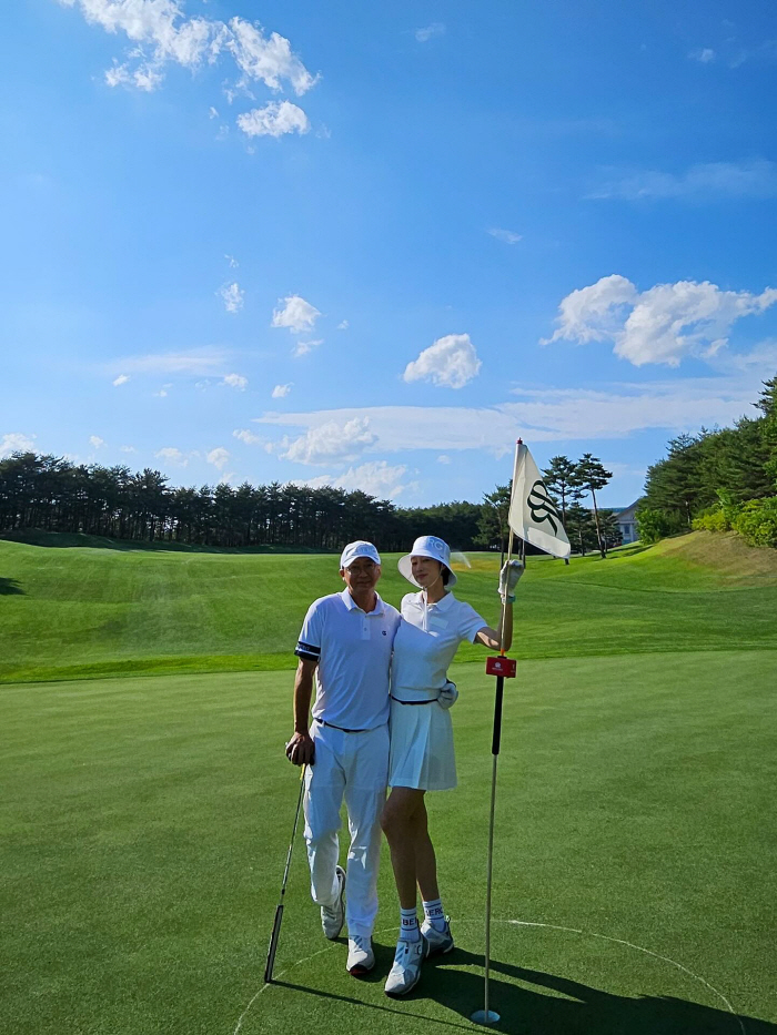 Let go of the rumors of an affair...Choi Yeojin and ♥ Golf Course Touching with Kim Jae-wook 