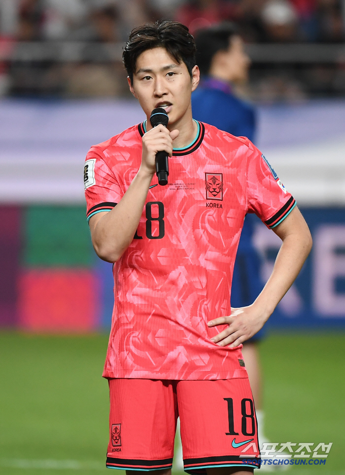  I don't know where I'm going Lee Kang-in, a strange smile, confirmed to participate in the Club World Cup as a PSG player...Achilles tendon injury Kim Min-jae also goes to the U.S