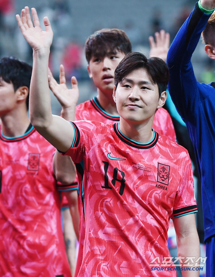  Lee Kang-in is different. King of Stoke → King of Sangam Tower, 2 help Bae Jun-ho's smile...Big inspirational senior, soccer future blossoming in praise