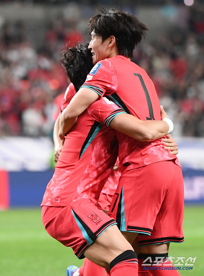 Lee Kang-in is different. King of Stoke → King of Sangam Tower, 2 help Bae Jun-ho's smile...Big inspirational senior, soccer future blossoming in praise