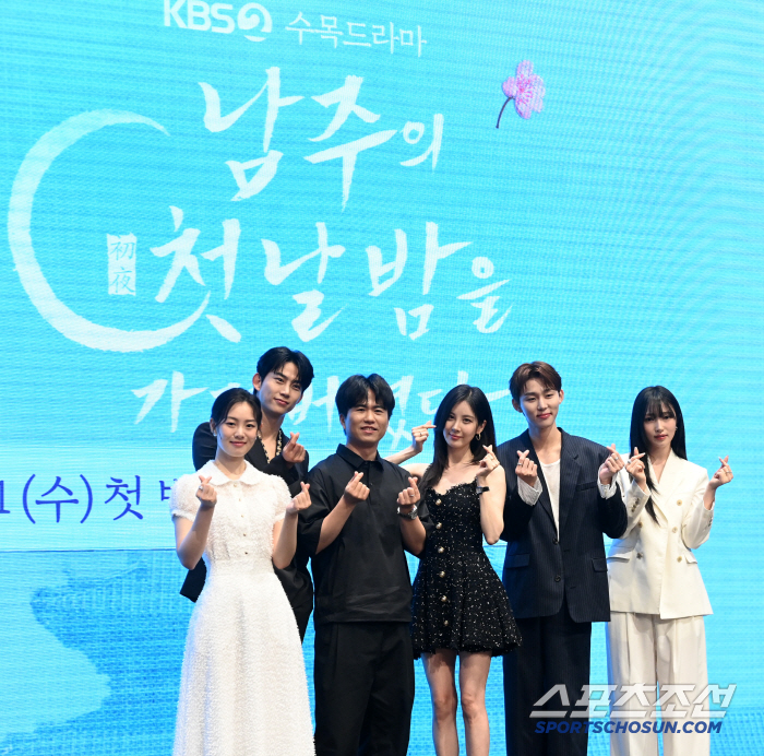  The main characters of Namjoo's first night