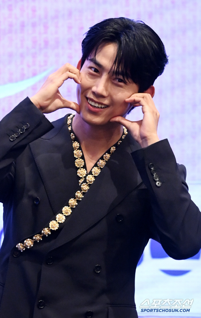  Ok Taecyeon, playful heart