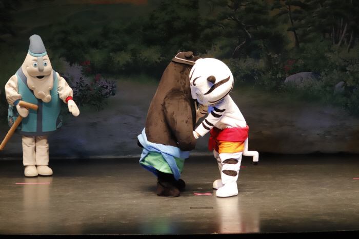 Ssireum Association holds musical performance of 2025 Children's Ssireum Puppet Play
