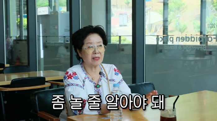 Sunwoo Yong-yeo, it's a waste to drive a Mercedes-Benz and turn 80 for outlet flex, there are so many good things in the world 